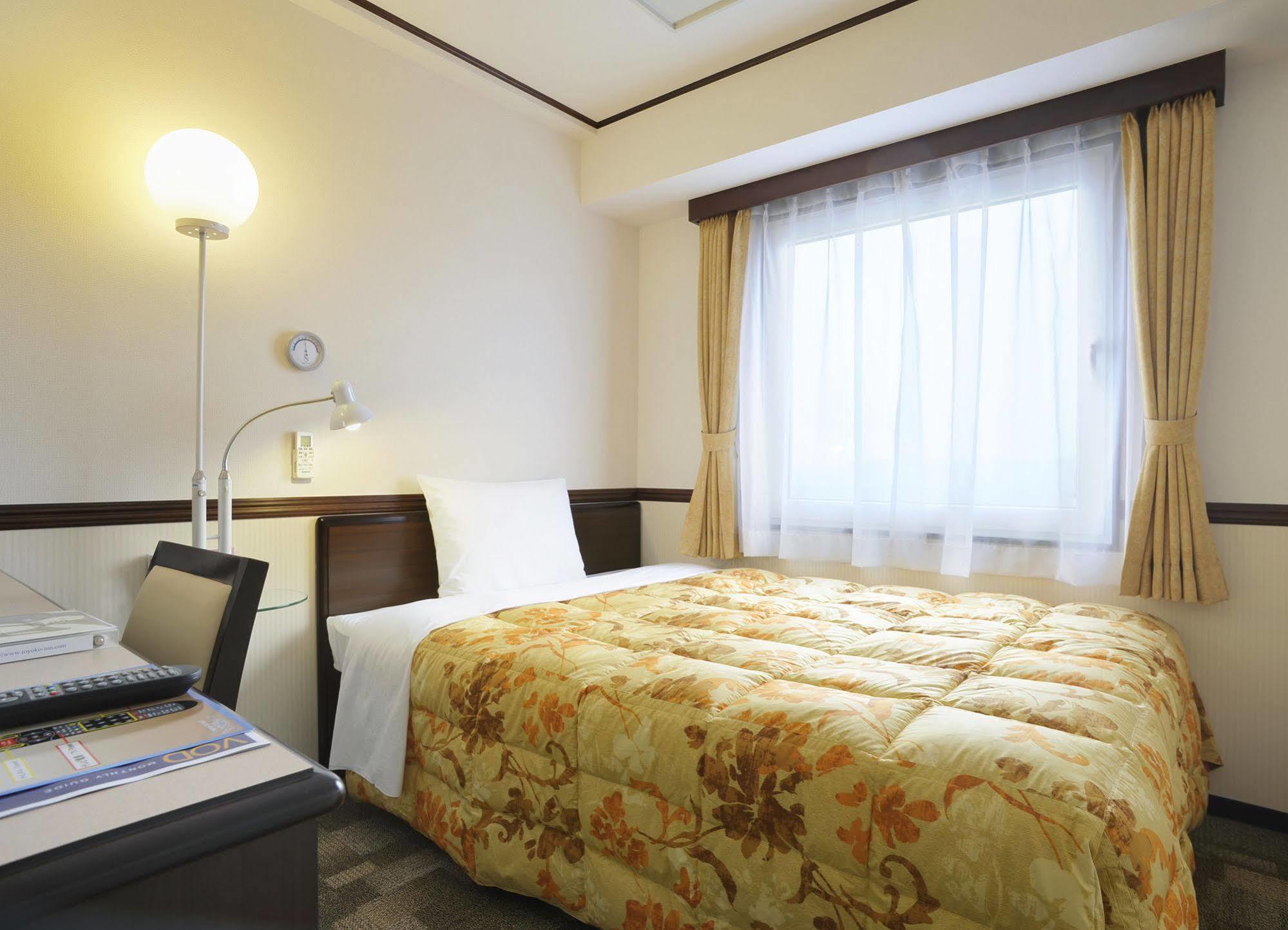 Toyoko Inn Hokkaido Tomakomai Ekimae Екстер'єр фото