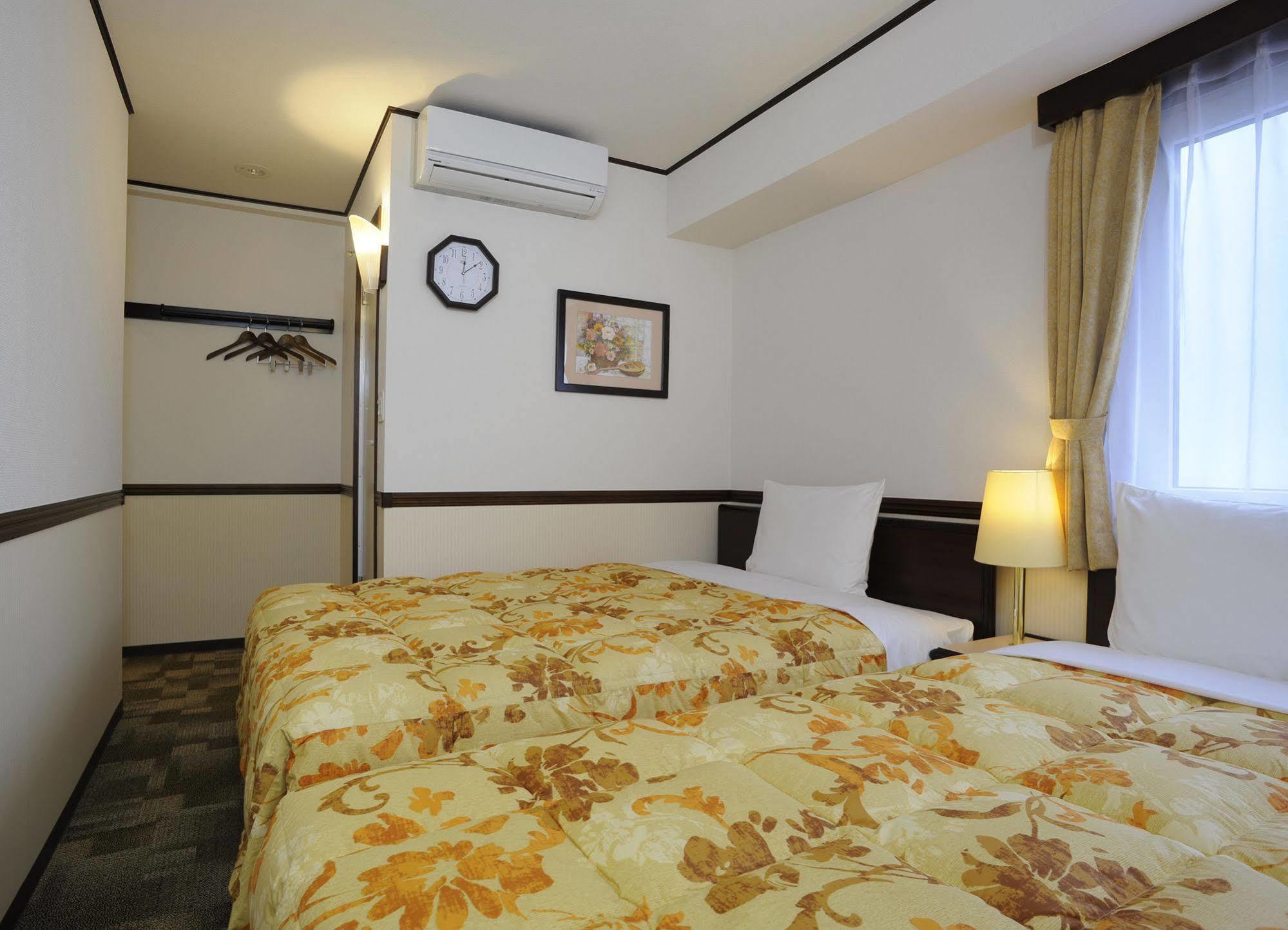 Toyoko Inn Hokkaido Tomakomai Ekimae Екстер'єр фото