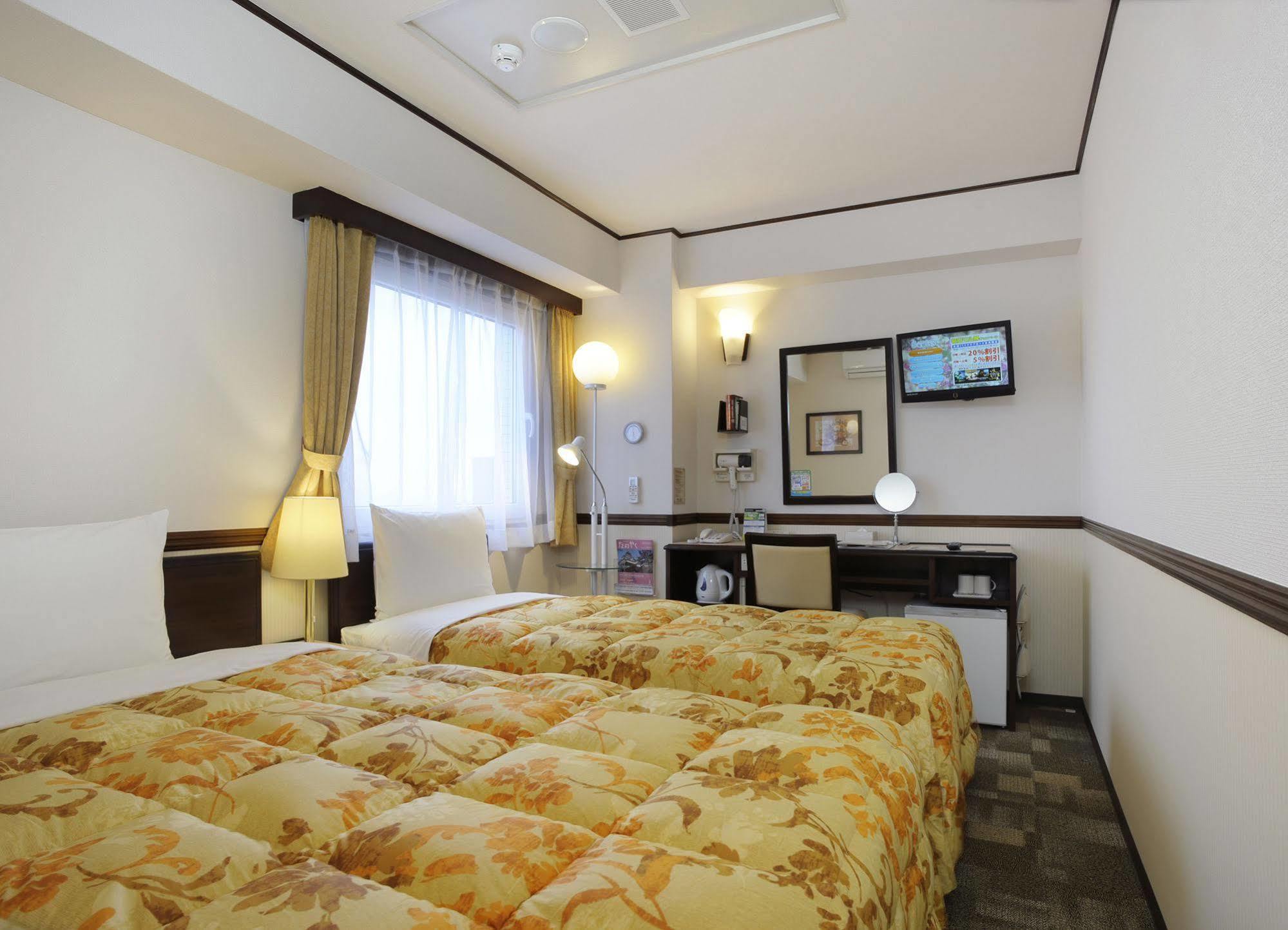 Toyoko Inn Hokkaido Tomakomai Ekimae Екстер'єр фото